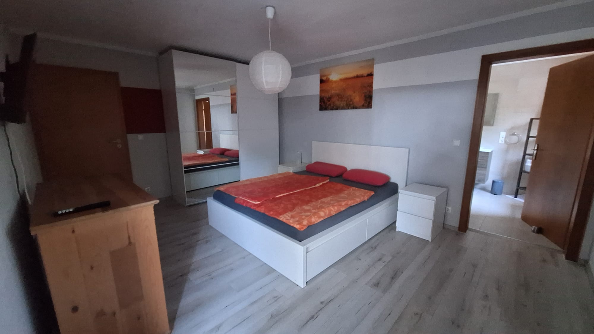 Schlafzimmer mit Doppelbett